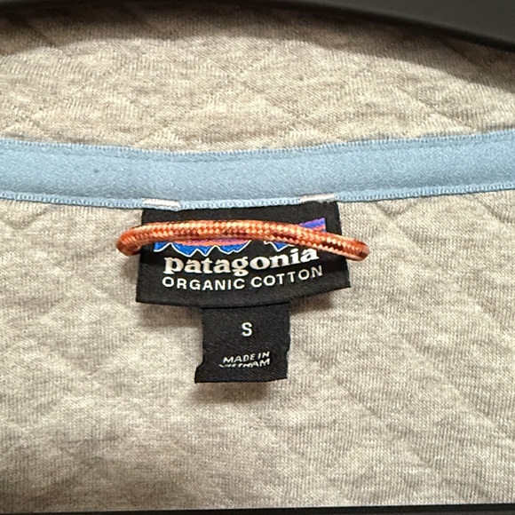 Patagonia Quilted Pullover in Gray and Peach - Picture 3 of 4